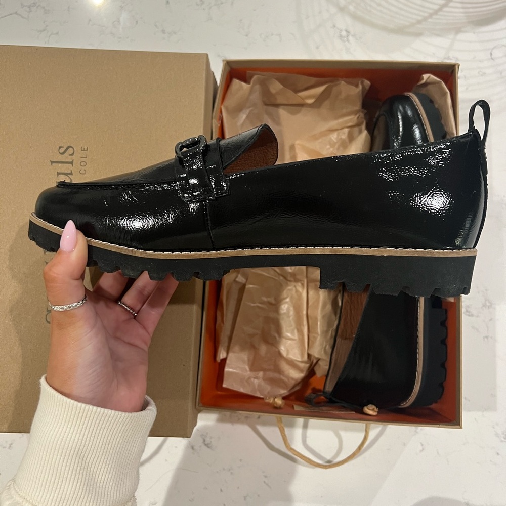 Brand new Kenneth Cole loafers